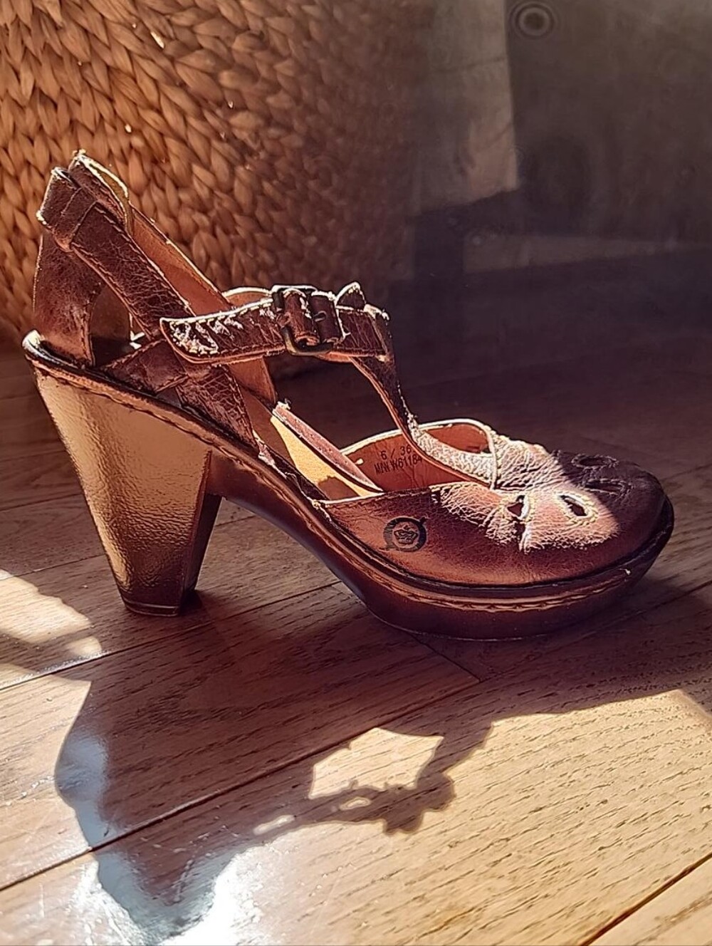 Børn Brown Leather T-Strap Cutout Wedge Heels Boho Size 6 - Picture 7 of 7
